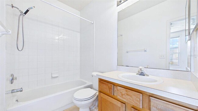 Building Photo - 3175 Bayshore Oaks Dr