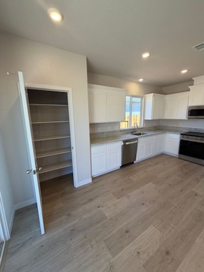 Building Photo - Brand New Single Story Solar All Electric Home in Roseville