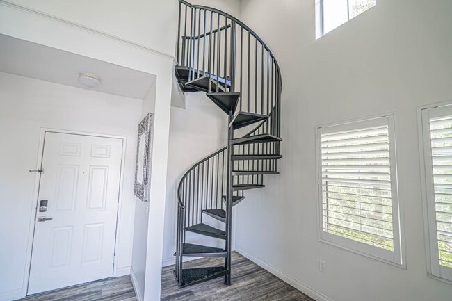 Building Photo - 1 Bedroom + Loft in the Bordeaux Community of Saugus!