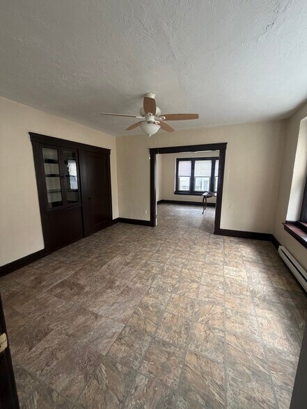 Building Photo - 162 Marshall St