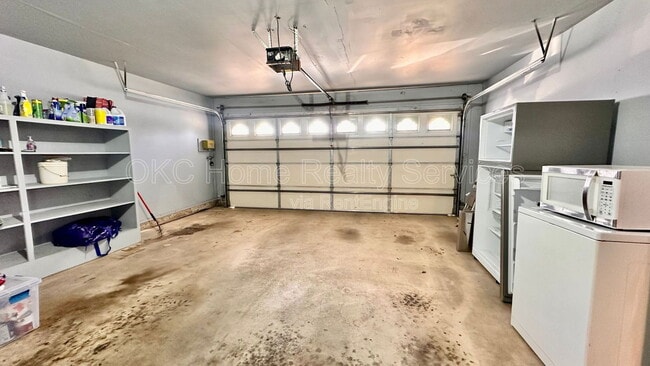 Building Photo - 12109 Camelot Dr