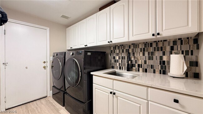 Building Photo - 10633 Adamsong Ave