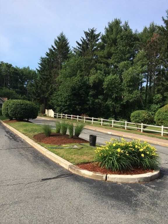 Building Photo - 48 Pointe Rok Dr