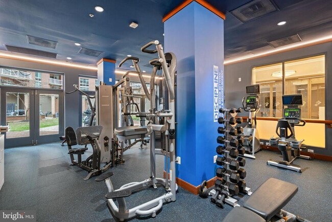 Building Photo - 3101 N Hampton Dr