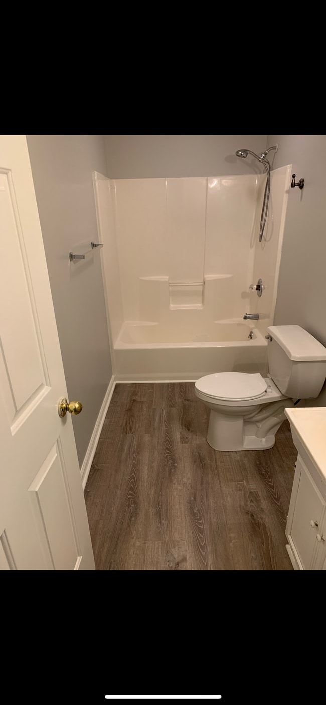 Building Photo - 135 W 14th Ave