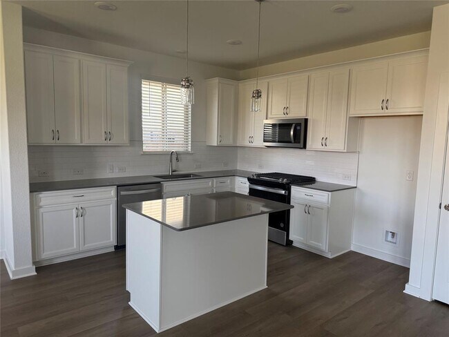 Building Photo - 440 Bristlecone Bend