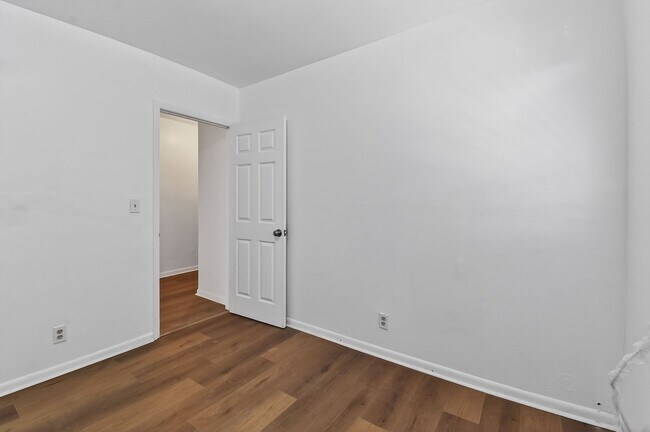 Building Photo - 635 6th St