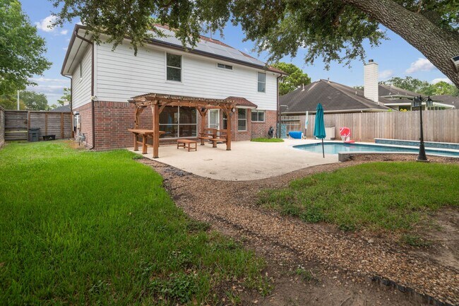 Building Photo - 22523 Holly Lake Dr