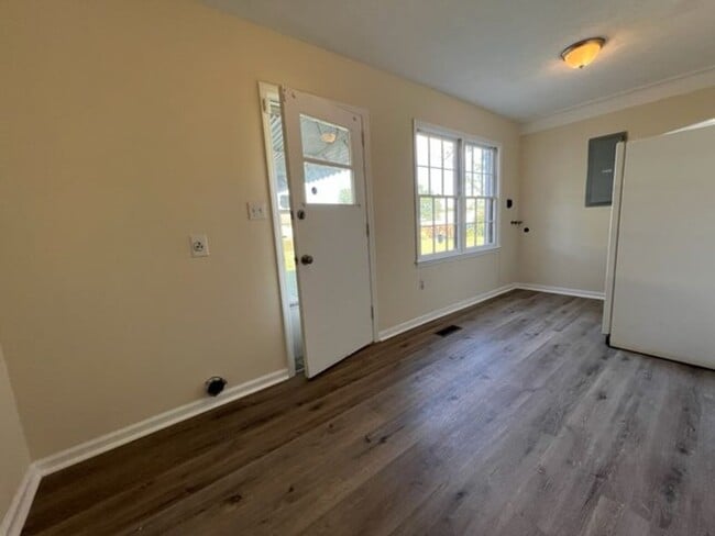 Building Photo - Roomy 3 bedroom/2 bath home on 1 acre in Phenix City!