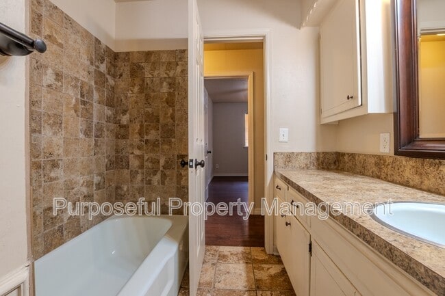 Building Photo - 202 Stanton Dr