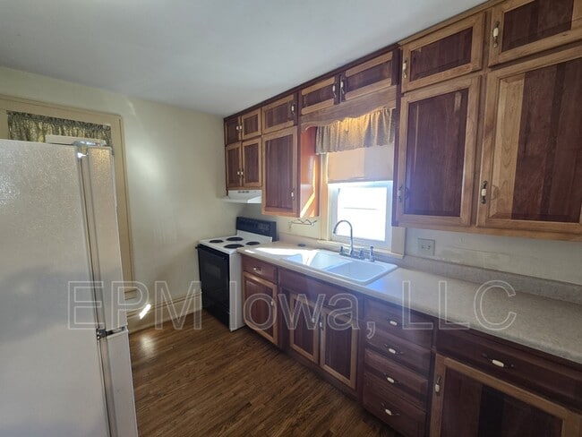 Building Photo - 212 Randall St