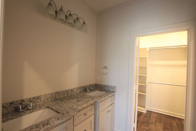 Building Photo - Luxury 3 Bedroom 2 Bath Townhomes in Bulla...