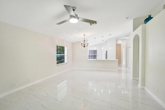 Building Photo - 5033 S La Sedona Cir
