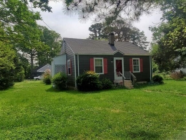 Building Photo - Bungalow style home off of Staples Mill on...