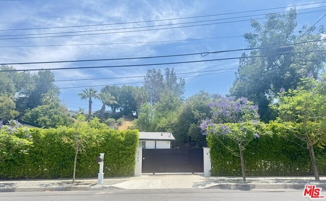 Building Photo - 5700 Laramie Ave