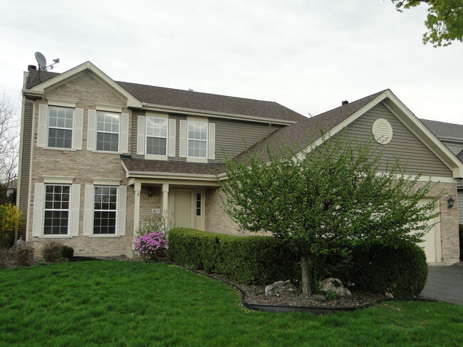 Building Photo - 1028 Lakewood Cir
