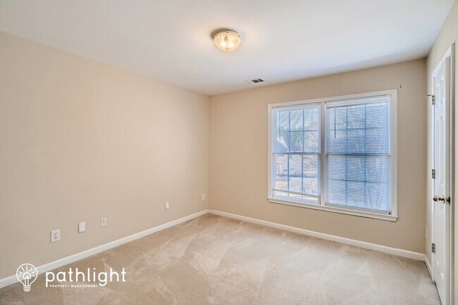 Building Photo - 902 Chadwick Park Dr