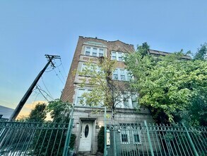 Building Photo - 6014 N Francisco Ave