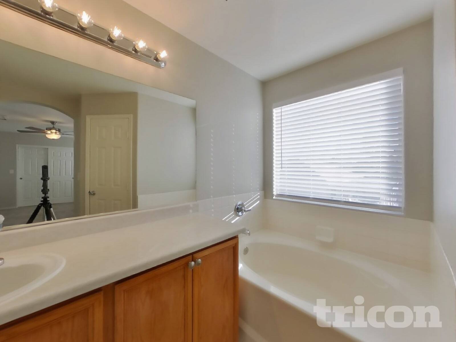 Building Photo - 2114 Seattle Shore St