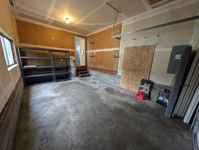 Building Photo - Refreshed 3 Bedroom in Tacoma - HUGE Fenced Yard & Outdoor Space. Available Now!