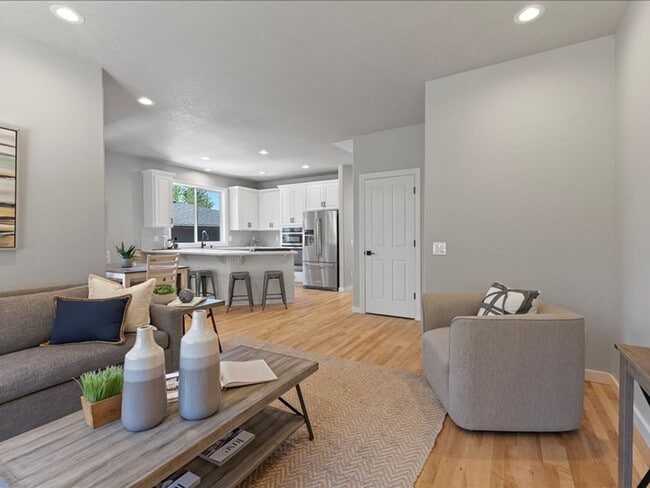 Building Photo - Newly Renovated Beaverton Home with Natura...