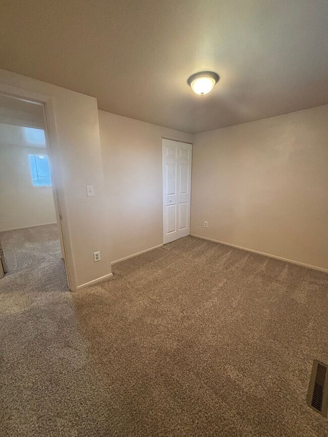 Building Photo - 3 Bed / 1 Bath Near I-25 and S. Academy - ...