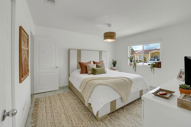 Building Photo - 17255 NW 72nd Ct