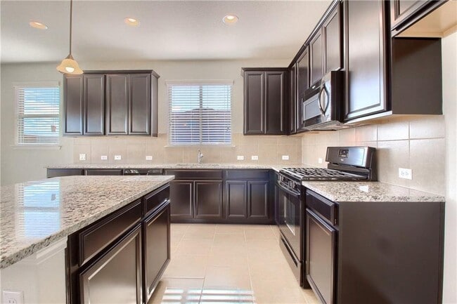 Building Photo - 13909 Osmarea Dr