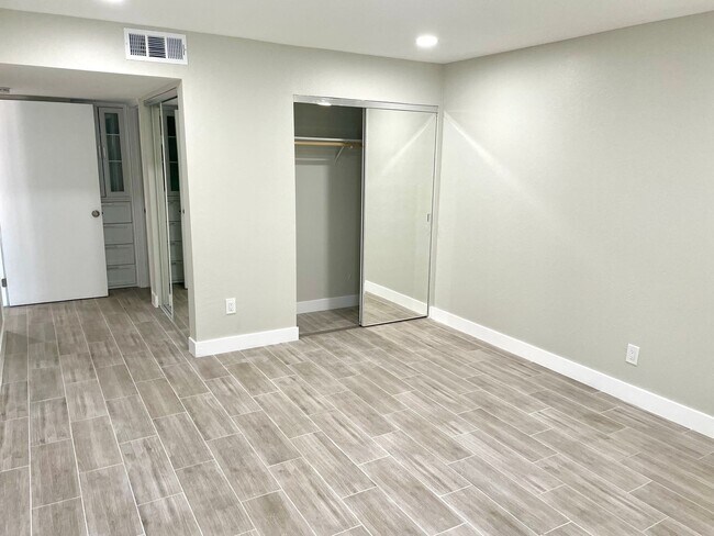 Building Photo - Fully Remodeled 2bedroom near downtown