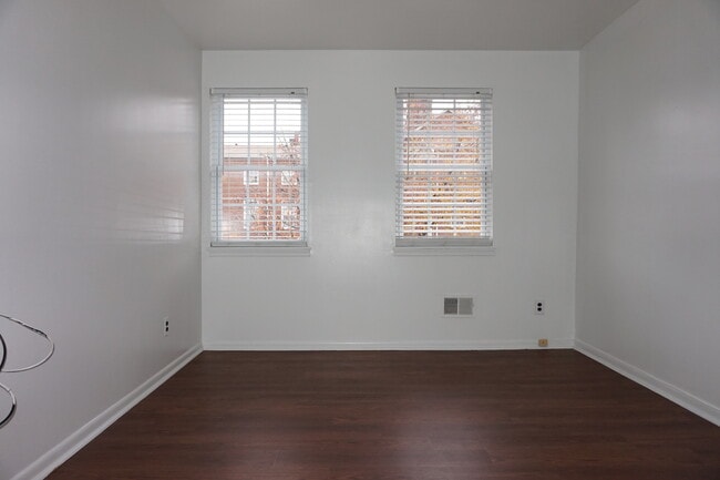 Building Photo - Charming 3 Bedroom/1 Bathroom Townhome in East Baltimore, MD!