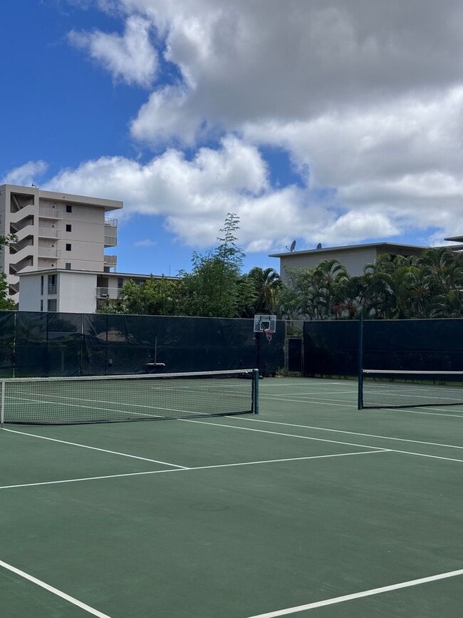 Building Photo - 2 Bed, 2 Bath with reserved, covered parking. Washer/Dryer in unit -Country Club Plaza in Salt Lake