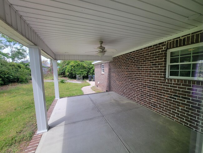 Building Photo - 3208 West Ct