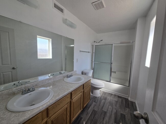 Building Photo - 3984 Rancher Loop NE
