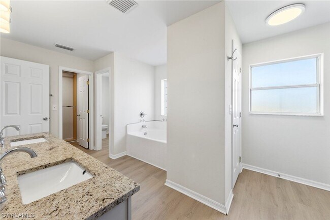 Building Photo - 4BR Home in Gated Town Lakes Community with Lake View