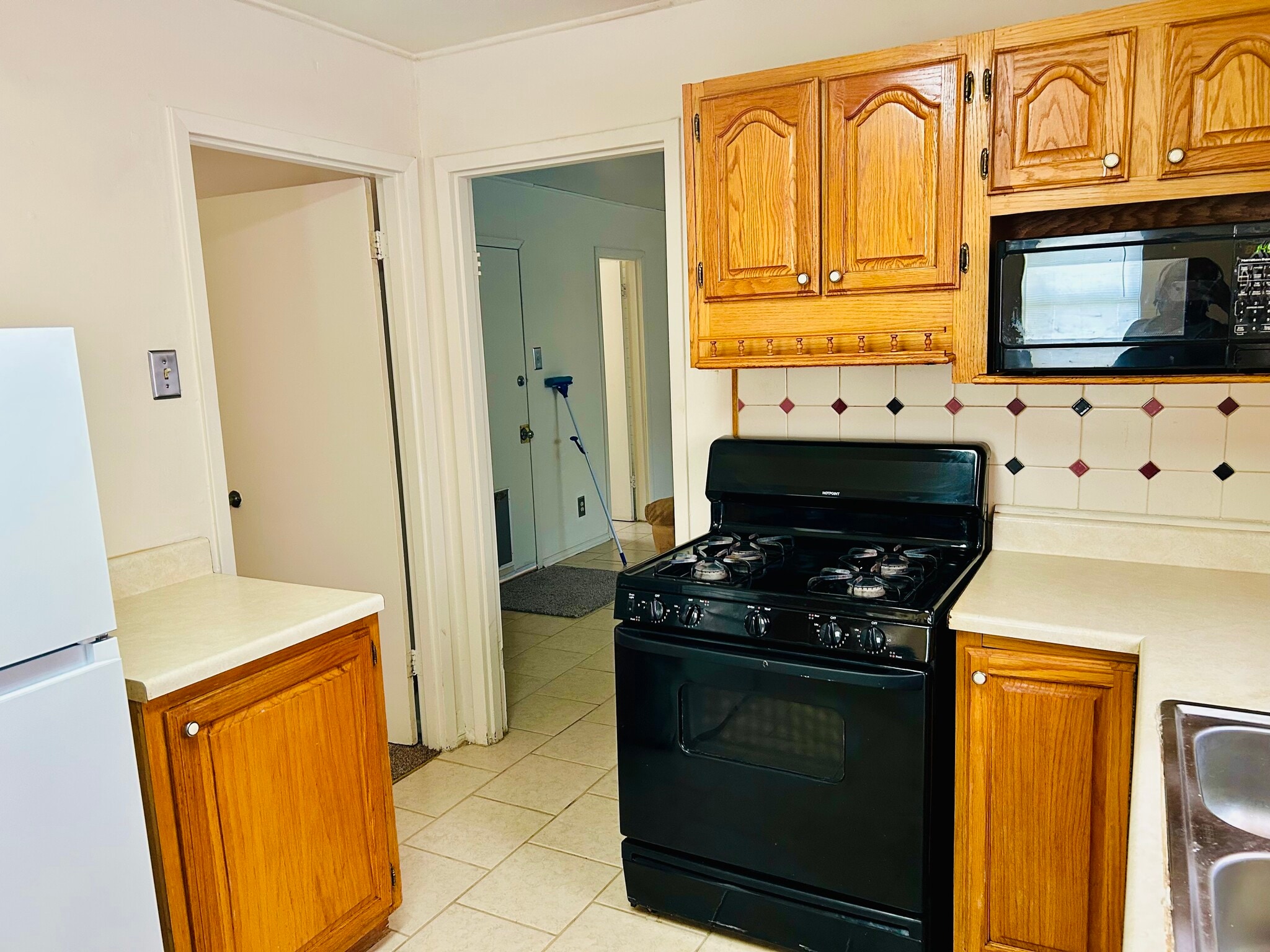 Kitchen - 1218 Briarwood St