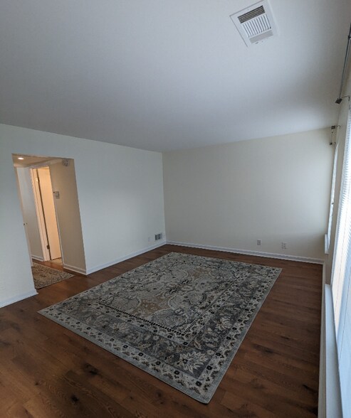Building Photo - 2494 Glengyle Dr