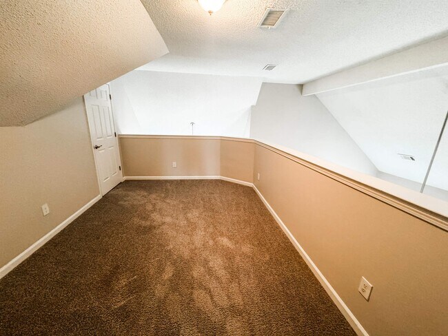 Building Photo - 3945 Windyke Dr