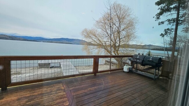 Building Photo - Fully Furnished House plus Mother-in-law suite - Lake Views & Access - Winter Rental Only
