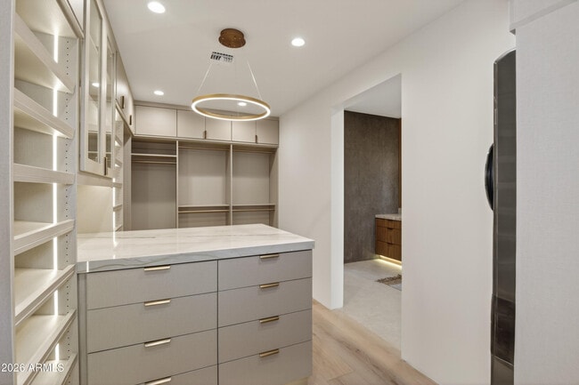 Building Photo - 9067 E Rimrock Dr