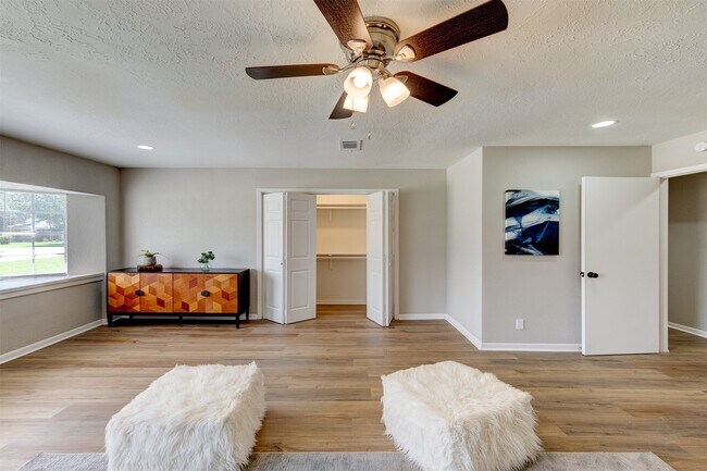 Building Photo - 8511 Honeysuckle