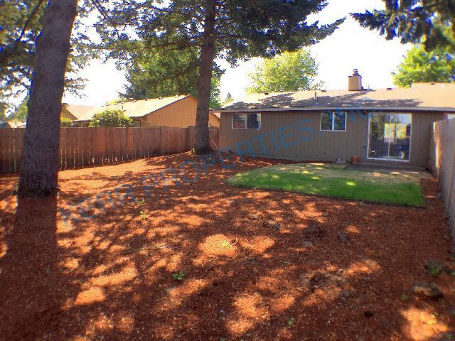 Building Photo - Charming 2-Bed Retreat with 875 Sq Ft of Comfort in Troutdale!