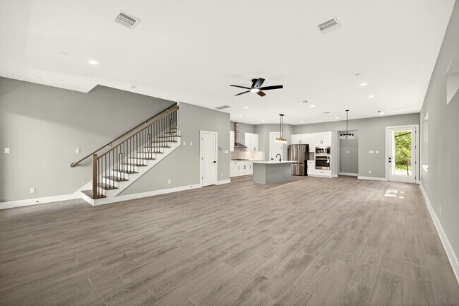 Building Photo - 4517 Larch Ln