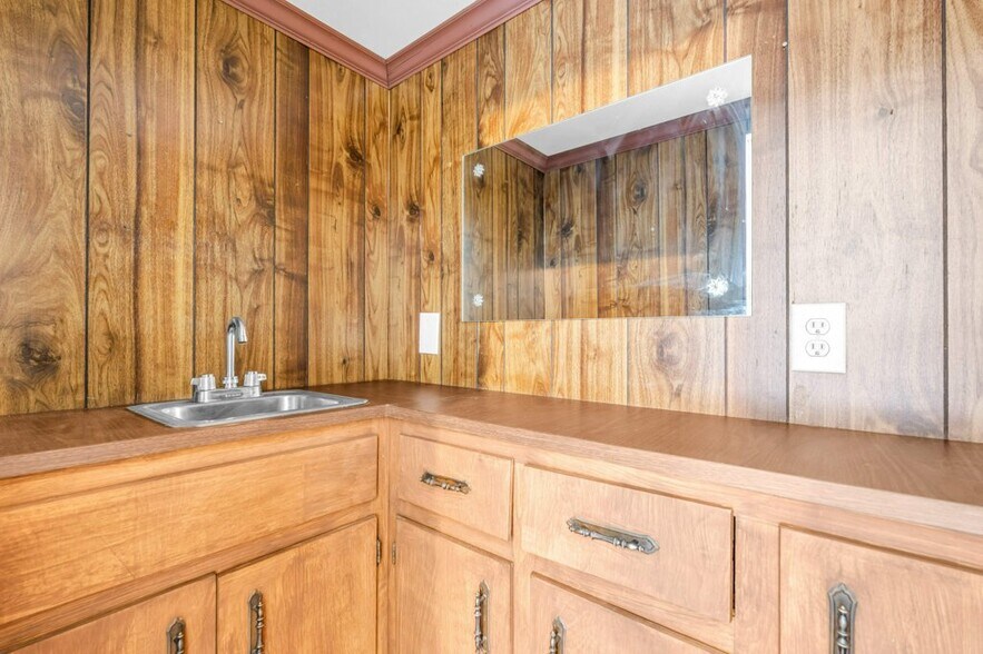 Building Photo - 1425 College St