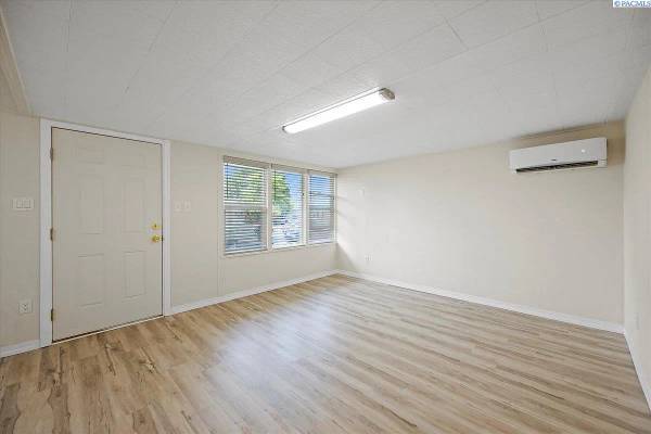 Building Photo - 706 Willard Ave