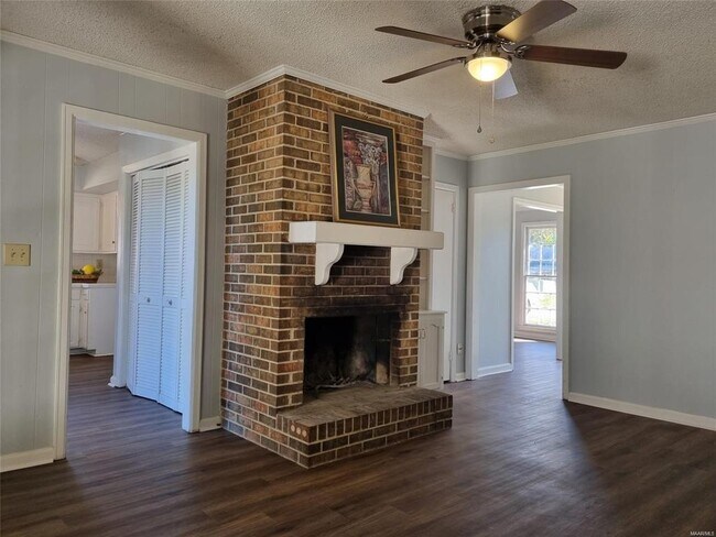 Building Photo - 2044 Edinburgh Dr