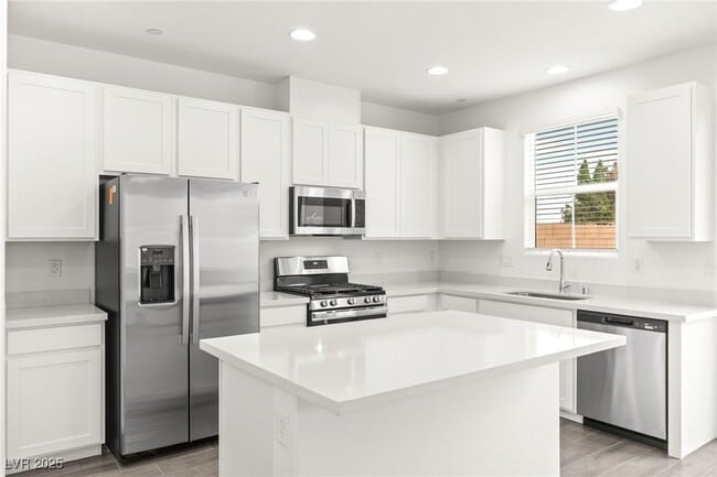 Building Photo - 10146 Glen Aulin St