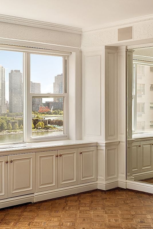 Building Photo - 50 Sutton Pl S