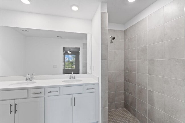 Building Photo - 12440 Wellen Golf St