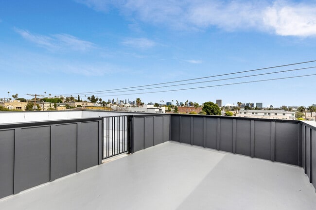 Building Photo - 603 N Harvard Blvd