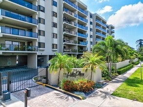 Building Photo - 2 Bedroom 2 Bath Waterview Condo (Palm Place Condominiums)
